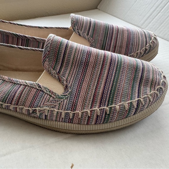 ROCKET DOG SLIP ON STRIPED-FAUX ESPADRILLE. EXCELLENT CONDITION. - Picture 8 of 16